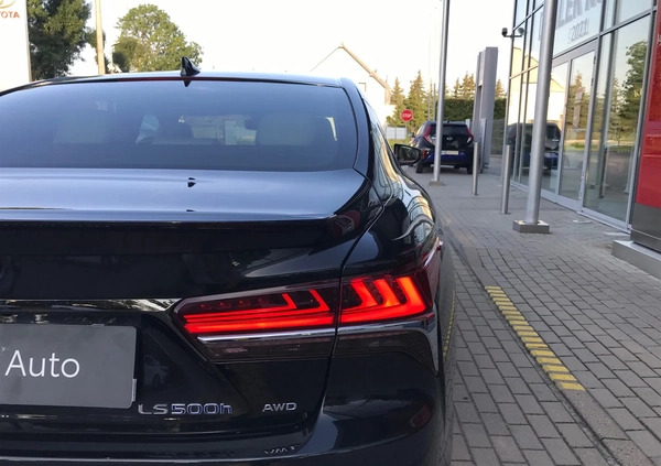 Lexus LS cena 250000 przebieg: 117800, rok produkcji 2017 z Hajnówka małe 742